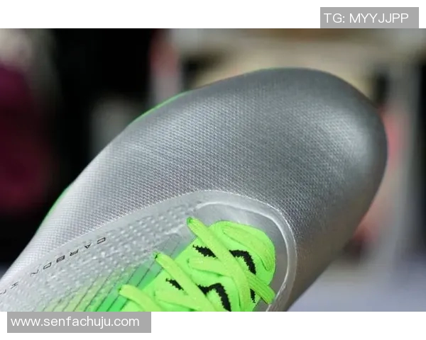 球星专属足球鞋是否存在同款版本适合普通球员穿着的市场分析